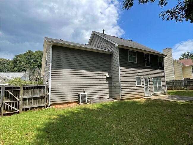 Foto del edificio - 595 Allen Lake Ln