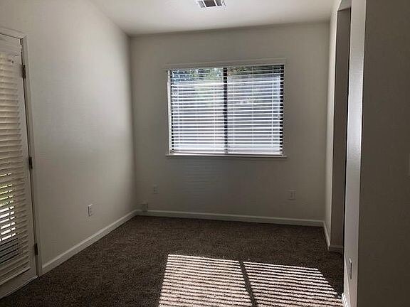 Foto del edificio - BEAUTIFUL Hanford FAMILY HOME