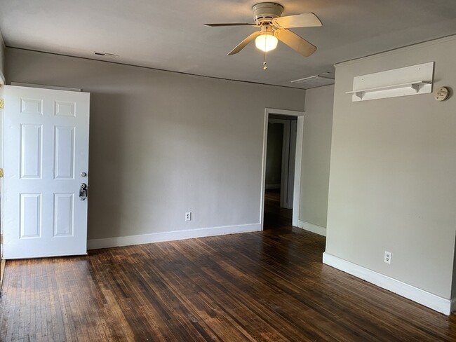 Foto del edificio - 2409 Ashley Rd