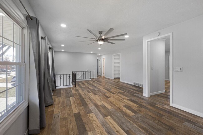 Foto del edificio - **3 Bedroom with a non-conforming and 2.5 bathrooms in Millard**