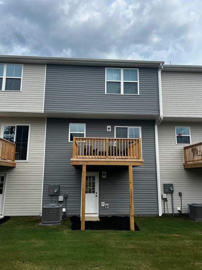 Photo - 104 Verdant Leaf Wy Townhome