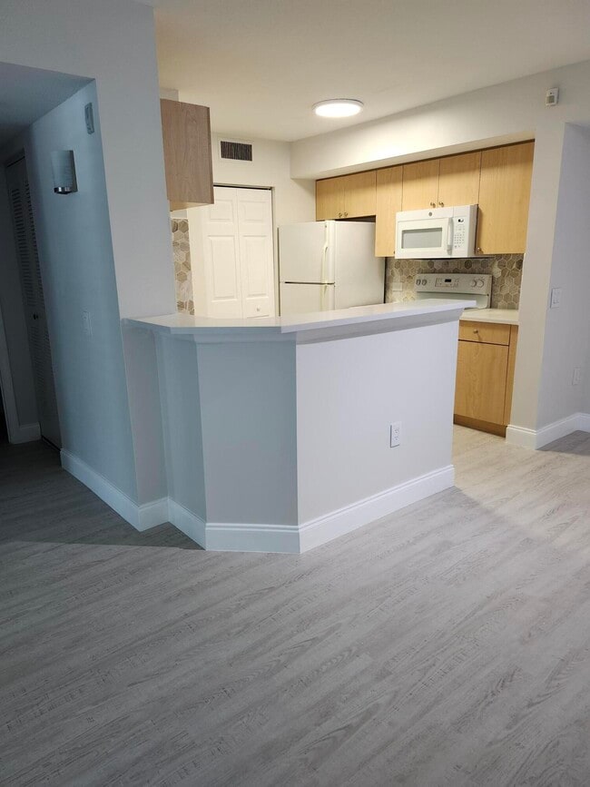 Building Photo - 505 Villa Cir