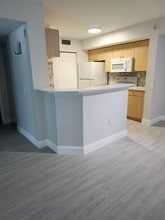 Building Photo - 505 Villa Cir