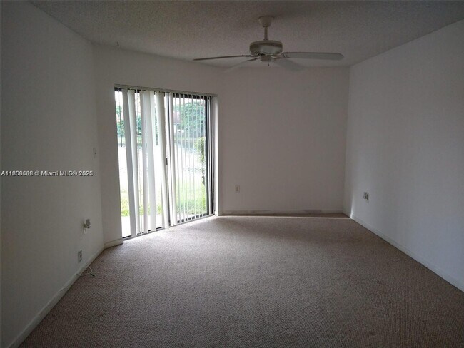 Foto del edificio - 9907 Nob Hill Ln