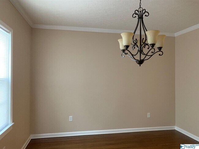 Foto del edificio - 2465 Hine St S