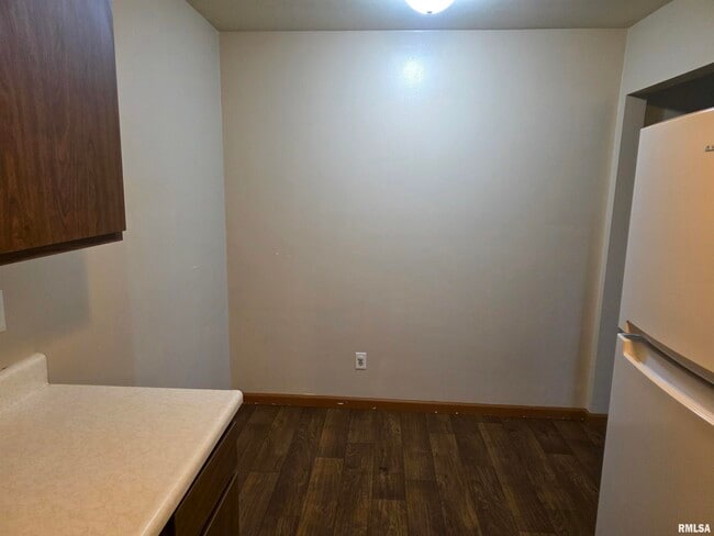 Building Photo - 1300 W Jeth Ct