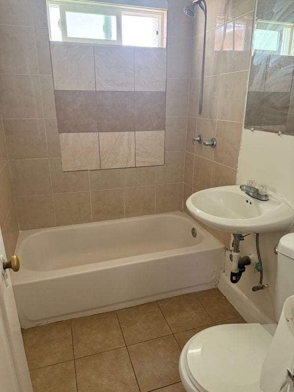 Building Photo - 910 S Marengo Ave