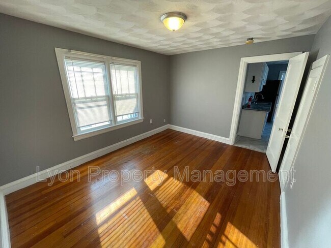 Building Photo - 238 Newland Ave