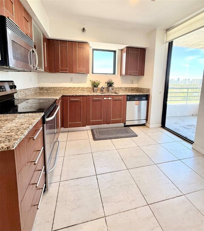 Foto del edificio - 3300 NE 191st St