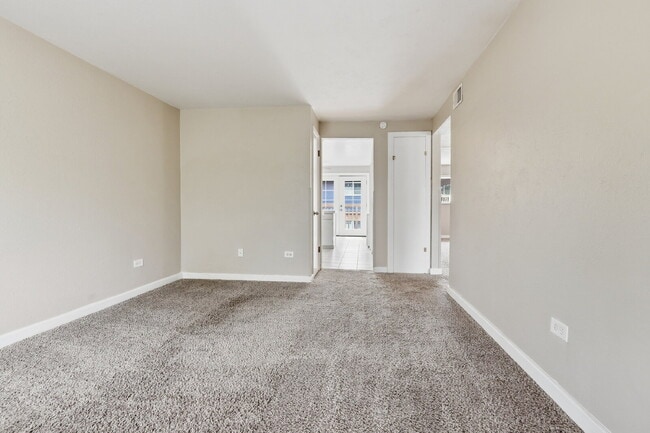 Foto del edificio - $1,440.95, 2-bed, 1-bath Condo with Washer and Dryer.