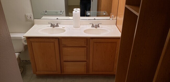 Dual sinks in the master bath! - 2312 Summertime Ln