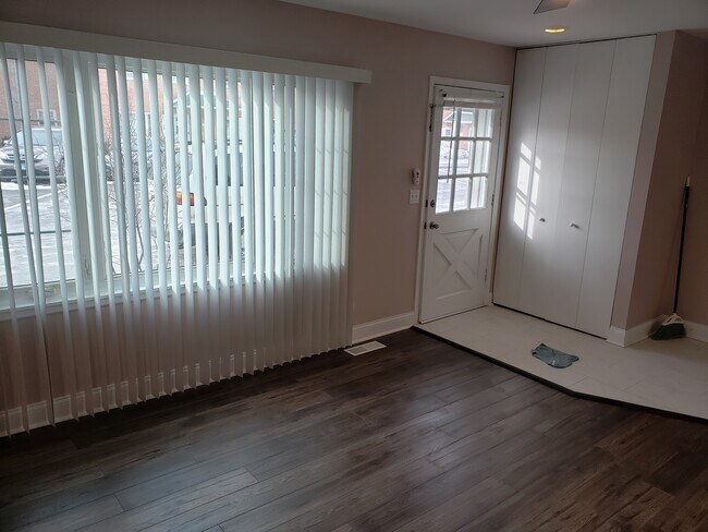 Foto del edificio - 2142 Rugen Rd