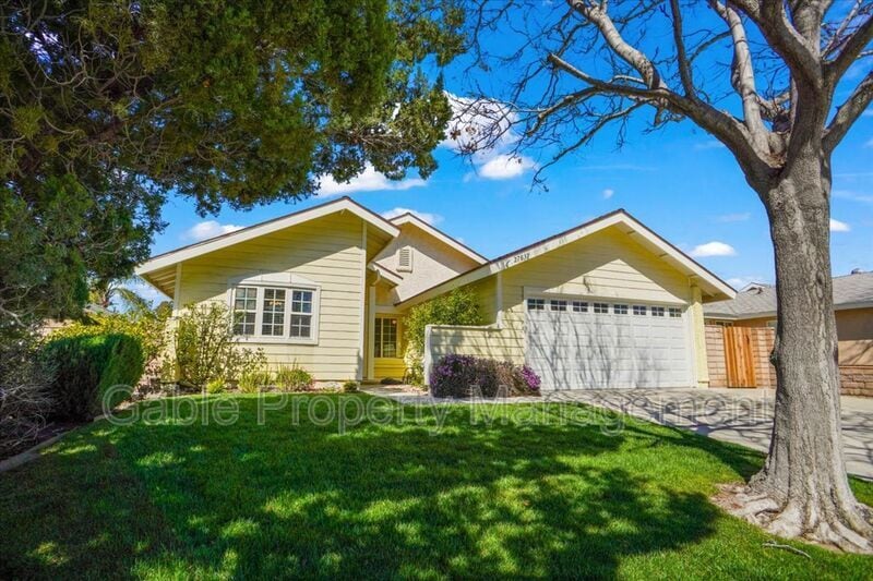 27637 Cherry Creek Dr, Santa Clarita, CA 91354 House Rental in Santa