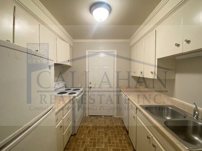 Building Photo - 2 Bedroom Duplex