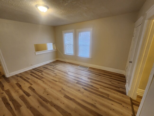 Building Photo - 216 Adams St