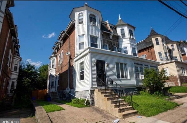 Building Photo - 6719 Lansdowne Ave