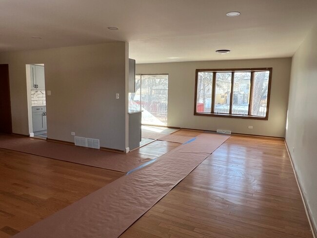 Building Photo - 530 N Arizona Ave