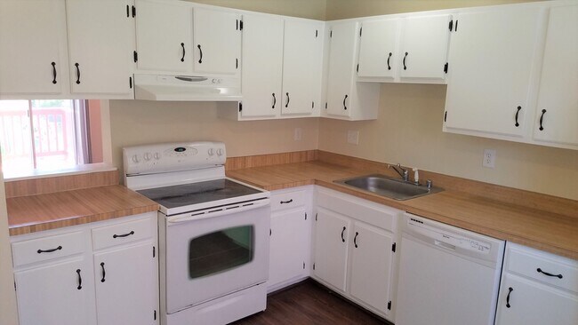 Foto del edificio - End Unit townhouse in established Frederick neighborhood ready for you!