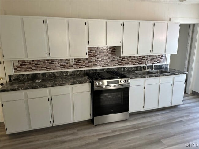 Building Photo - 225 Marlborough Rd