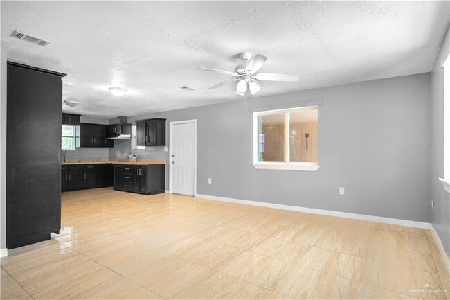 Foto del edificio - 7 Raul Gonzalez Dr