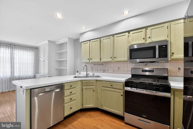 Building Photo - 74 Castleton Rd