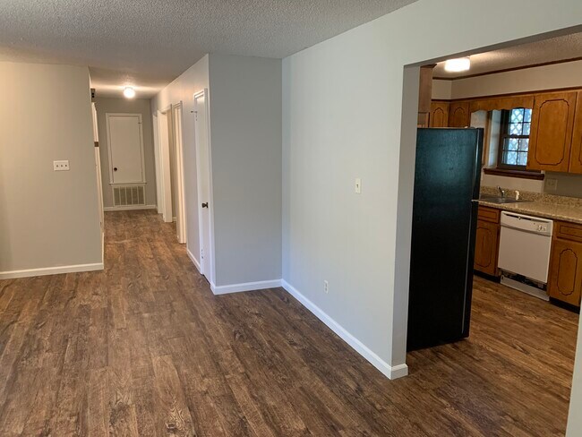 Building Photo - 23 Oakwood Dr