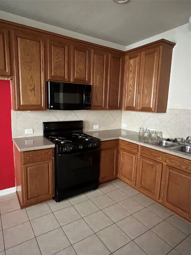 Foto del edificio - 9331 Harts Garden Ln