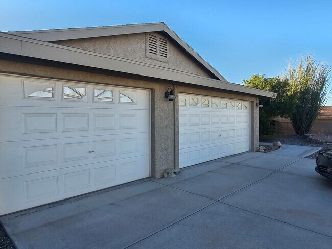 Building Photo - 3160 Horseshoe Canyon Dr