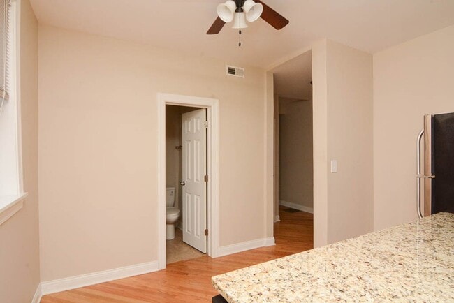 Foto del edificio - 899 Green Bay Rd