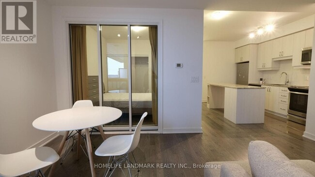 Photo du bâtiment - 9205-9205 Yonge St