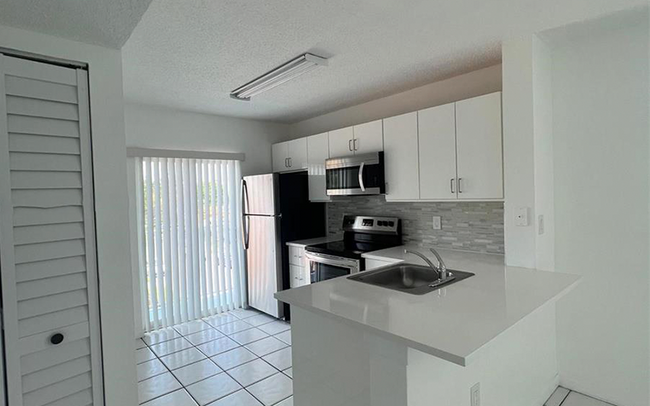 Building Photo - 2575 SW 27th Ave