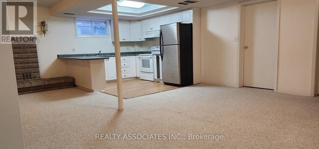 Building Photo - 41 Lawnview Dr