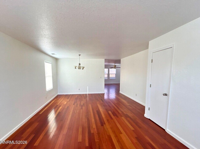 Foto del edificio - 986 Montero Dr