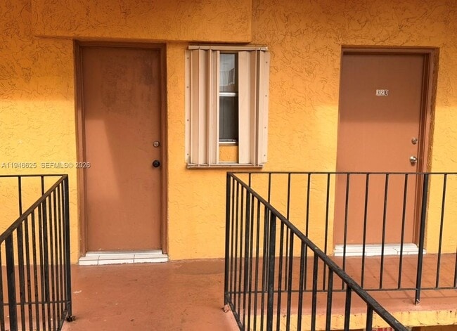 Foto del edificio - 1900 W 54th St