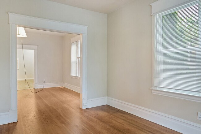 Foto del edificio - Remodeled Large 4BR in John's Landing