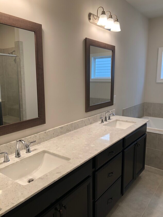 Foto principal - 5008 Bellmoore Park Ln
