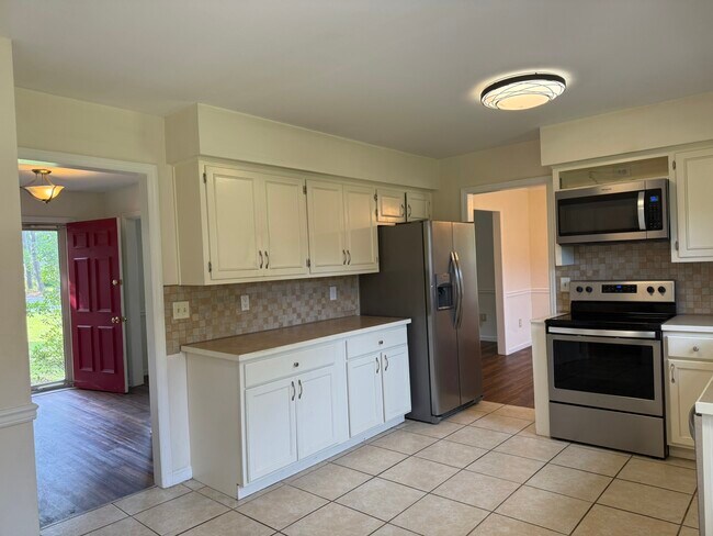 Building Photo - 502 Plantation Dr