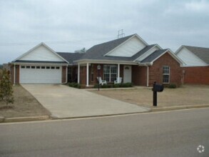 Building Photo - 208 Eagles Nest Ln