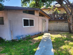 Building Photo - 818 E Rte 66