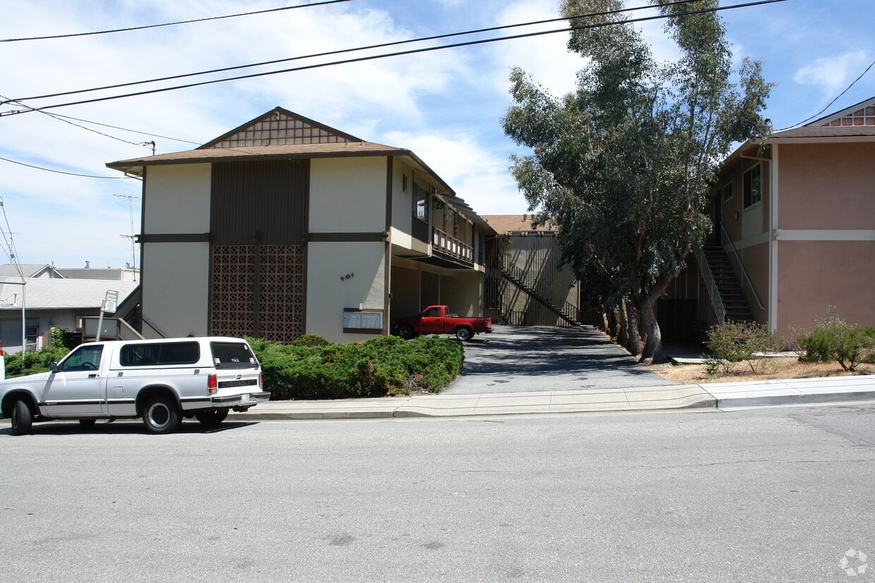 Building Photo - 901 Hill St