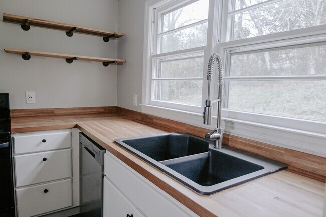 Building Photo - 3733 Morton Dr