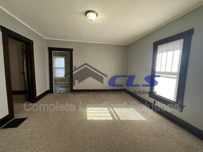 Building Photo - 1526 Woodley Ave