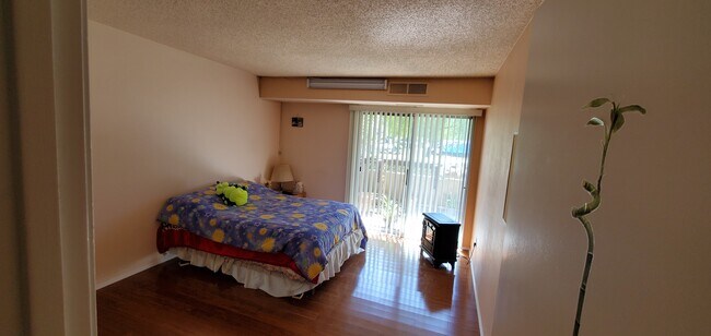 Foto del edificio - 275 Tradewinds Dr