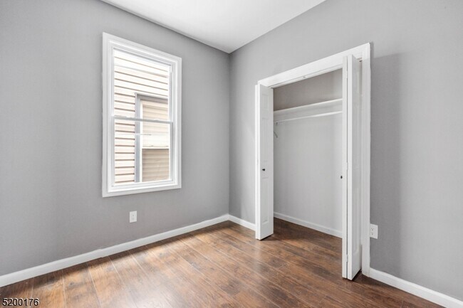 Building Photo - 487 S 17th St