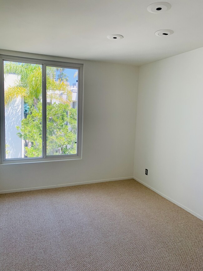 Dining room - 1340 S Beverly Glen Blvd