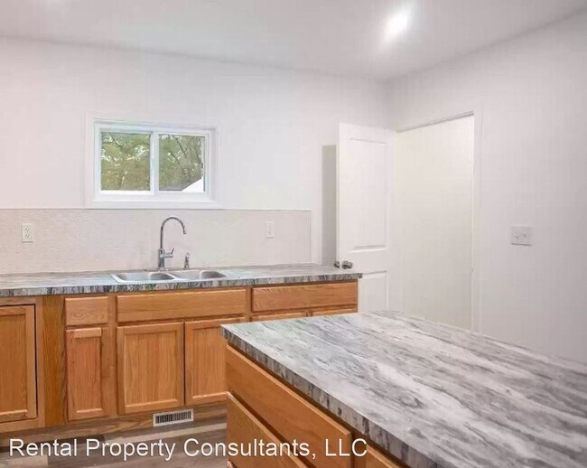 Building Photo - 2 br, 1 bath House - 2113 6th Street