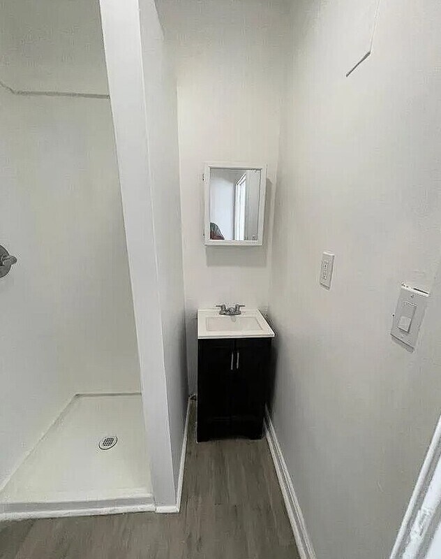 Foto del edificio - 129 E Roosevelt Blvd