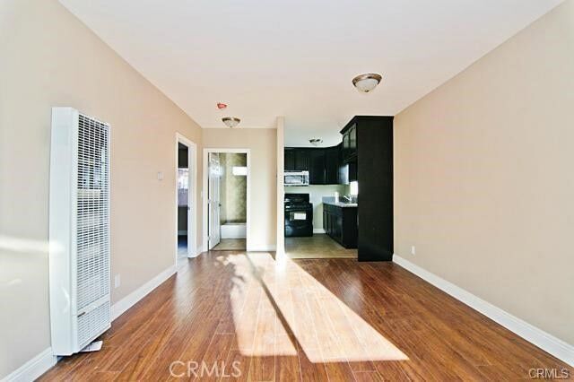 Building Photo - 620 1/2 W 59th Place Unit