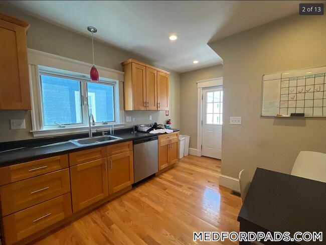 Foto del edificio - 46 Stanley Ave