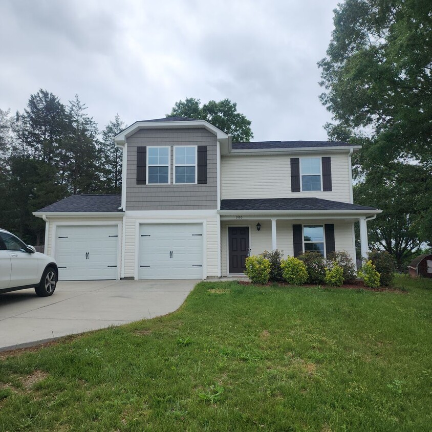 Foto principal - 4 Bedroom House with Double Garage FOR REN...